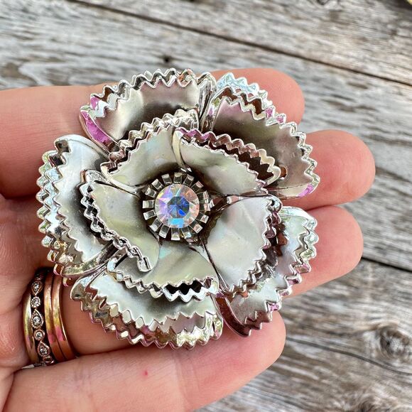 Vintage Jewelry Silver Tone Flower Brooch Pin - Picture 1 of 3